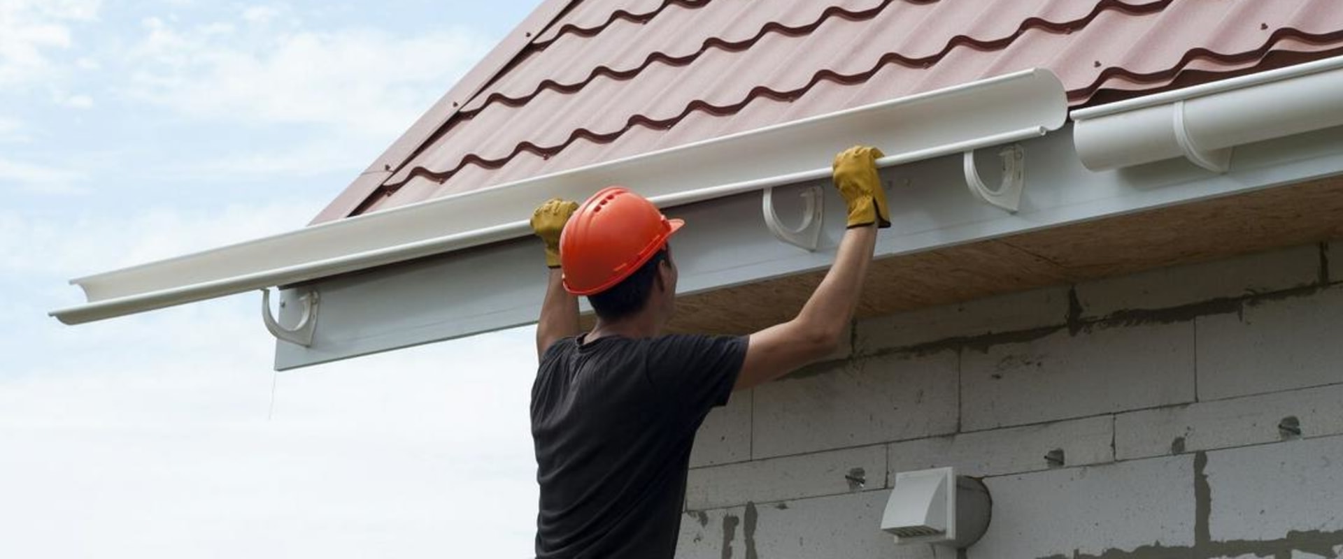 The Key Benefits Of Hiring A Gutter Replacement Provider For Your Round Lake, NY Home Renovation